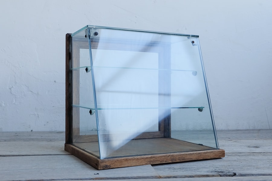 台形の卓上ショーケース | ライフスタイルショップICCA Online shop