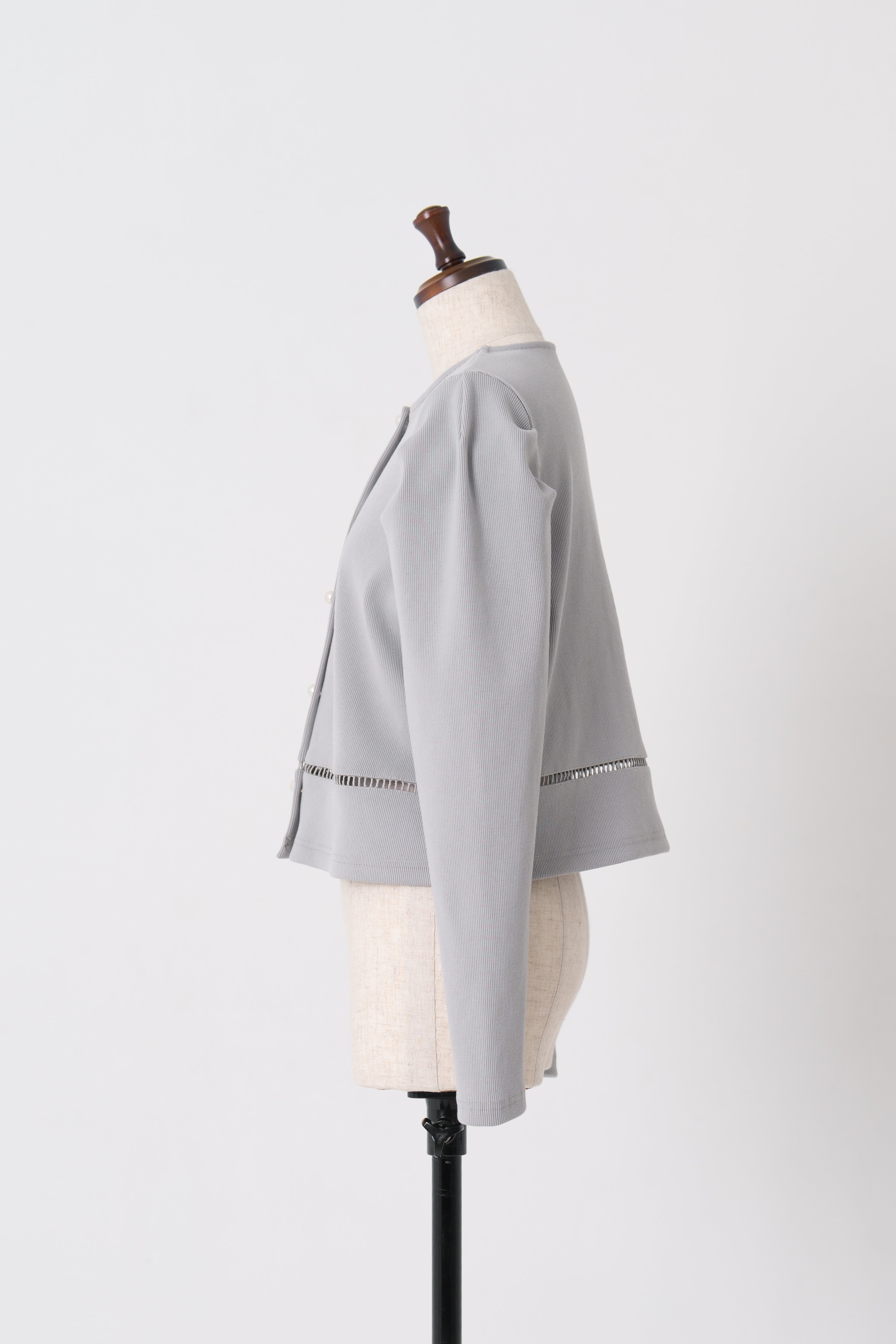 パールボタンリブカーディガン 【リサイクルポリエステル】 – Maison