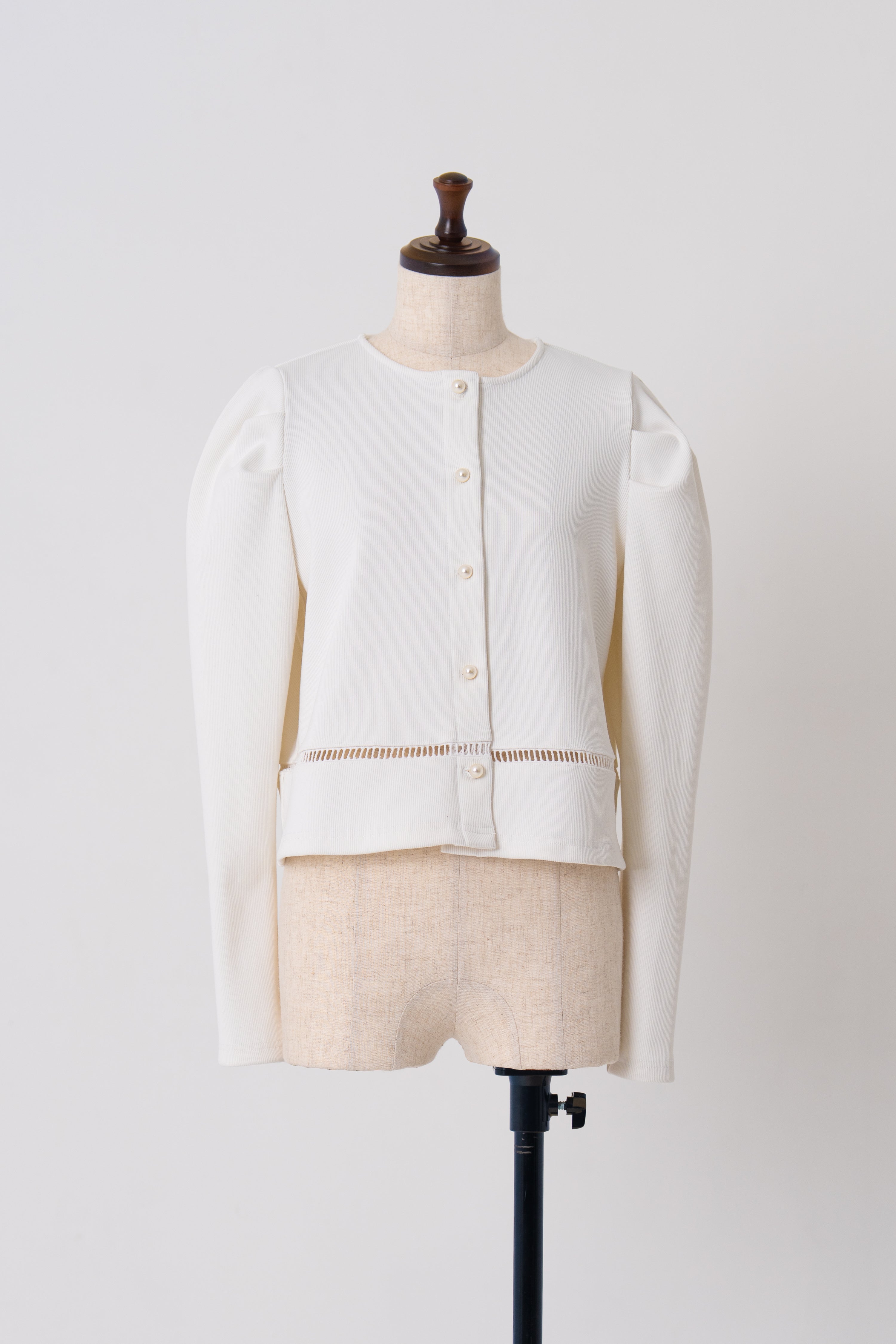 パールボタンリブカーディガン 【リサイクルポリエステル】 – Maison