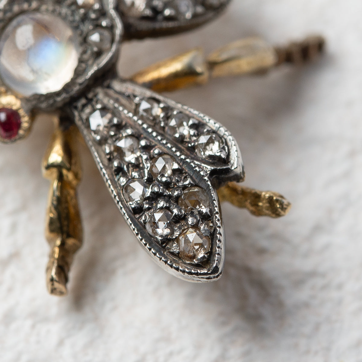 VOGUE BIJOUX 蜂モチーフ ブローチ 希少ヴィンテージ VOGUE BIJOUX 蜂