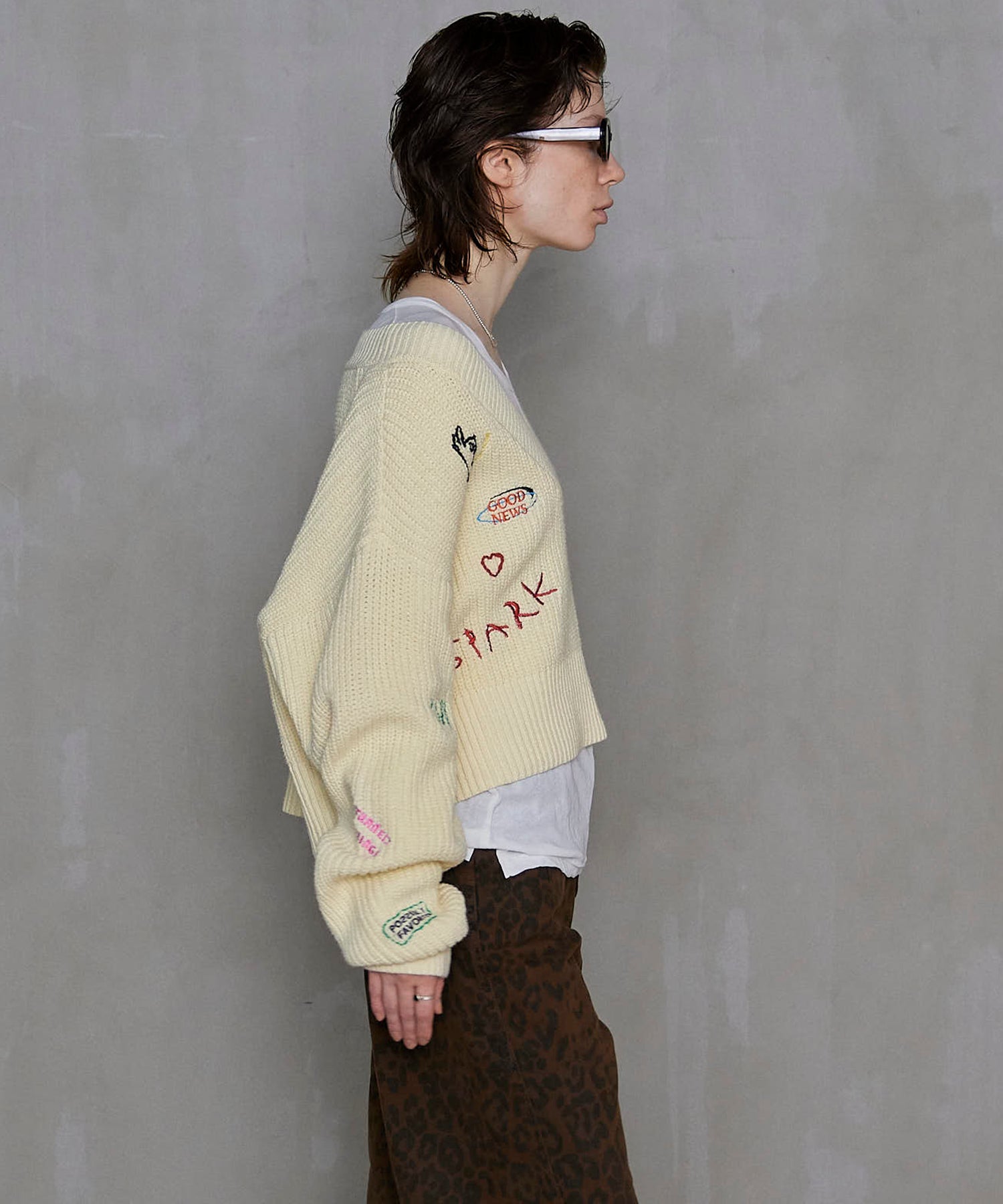 SALE】V-neck Embroidery Knitwear