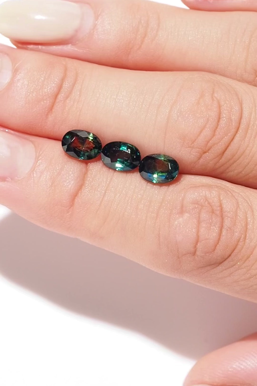 LIMITED出品】バイカラーティールサファイア・オーバルカット