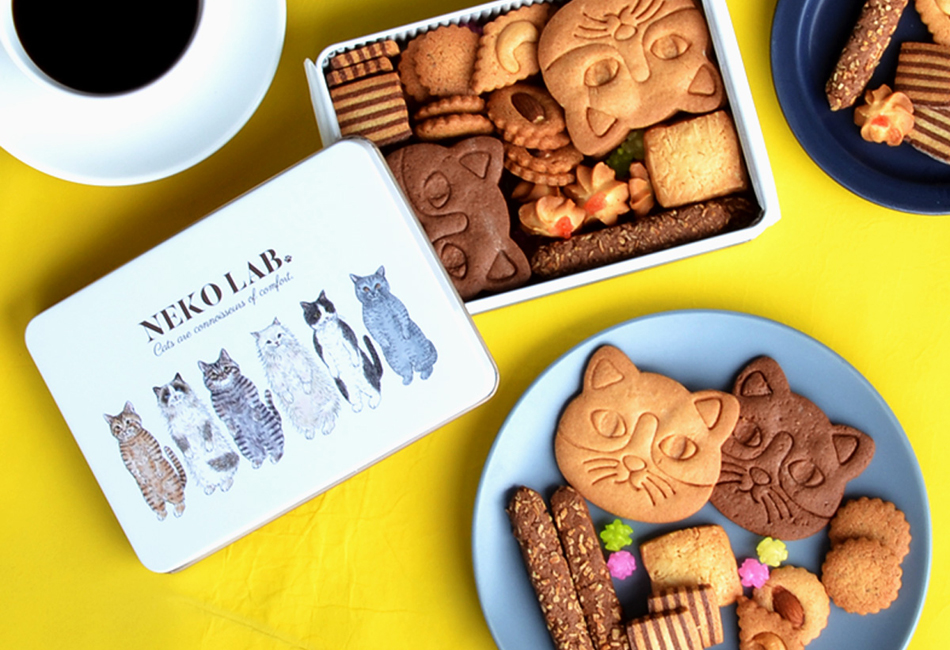 6匹の猫イラストに癒される。彩り豊かな金平糖も入った猫クッキー缶