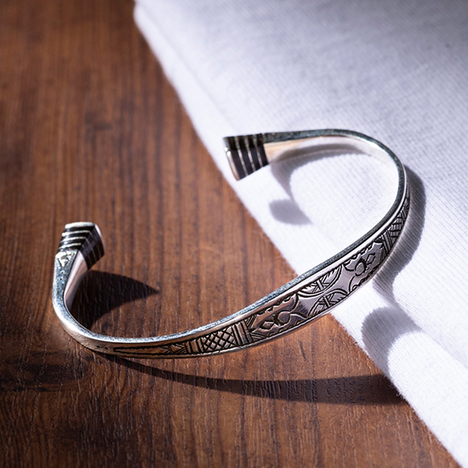 Adawat'n Tuareg | アダワットトゥアレグ シルバーバングル “アガジズ