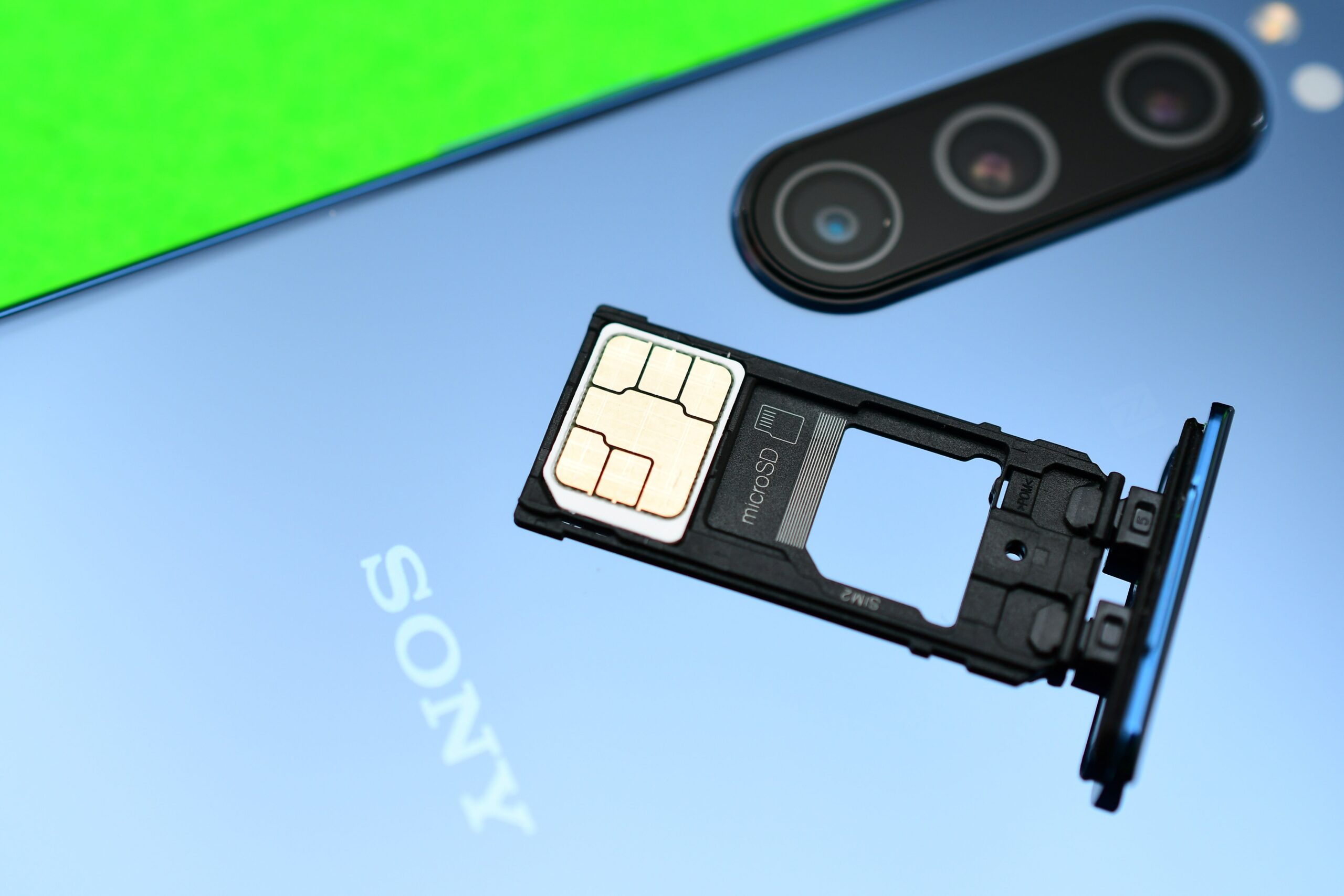 SIMフリー版 Xperia5 J9260を買ってみた。 - まず分解。