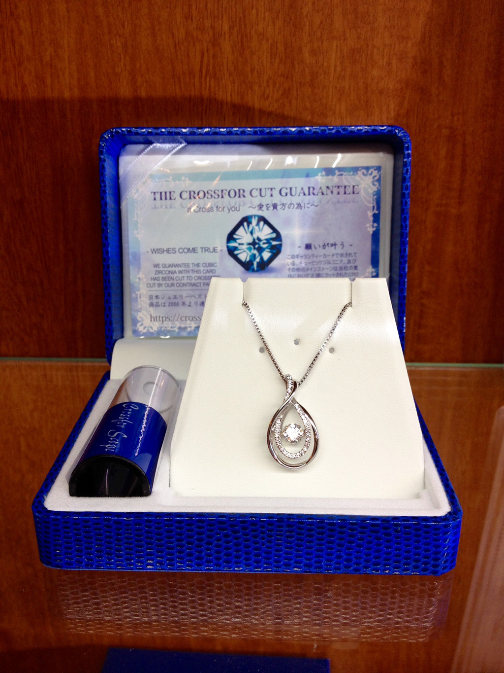 クロスフォー ダンシングストーンペンダント【NYP-559：D-Drops