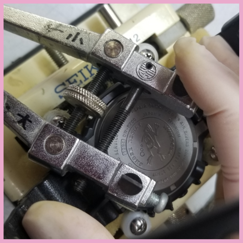 カシオ（ジーショック）DW-8200：電池交換可能です。｜川口誠