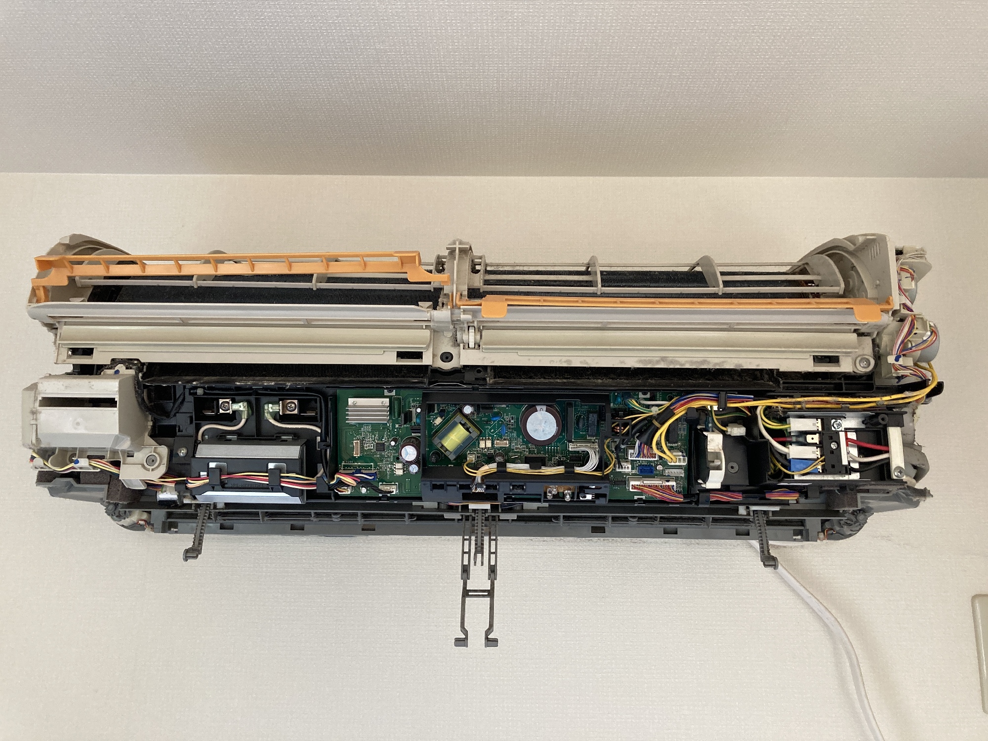 ダイキンお掃除エアコンATR-63MPE8-W 徹底分解クリーニングはじめまし