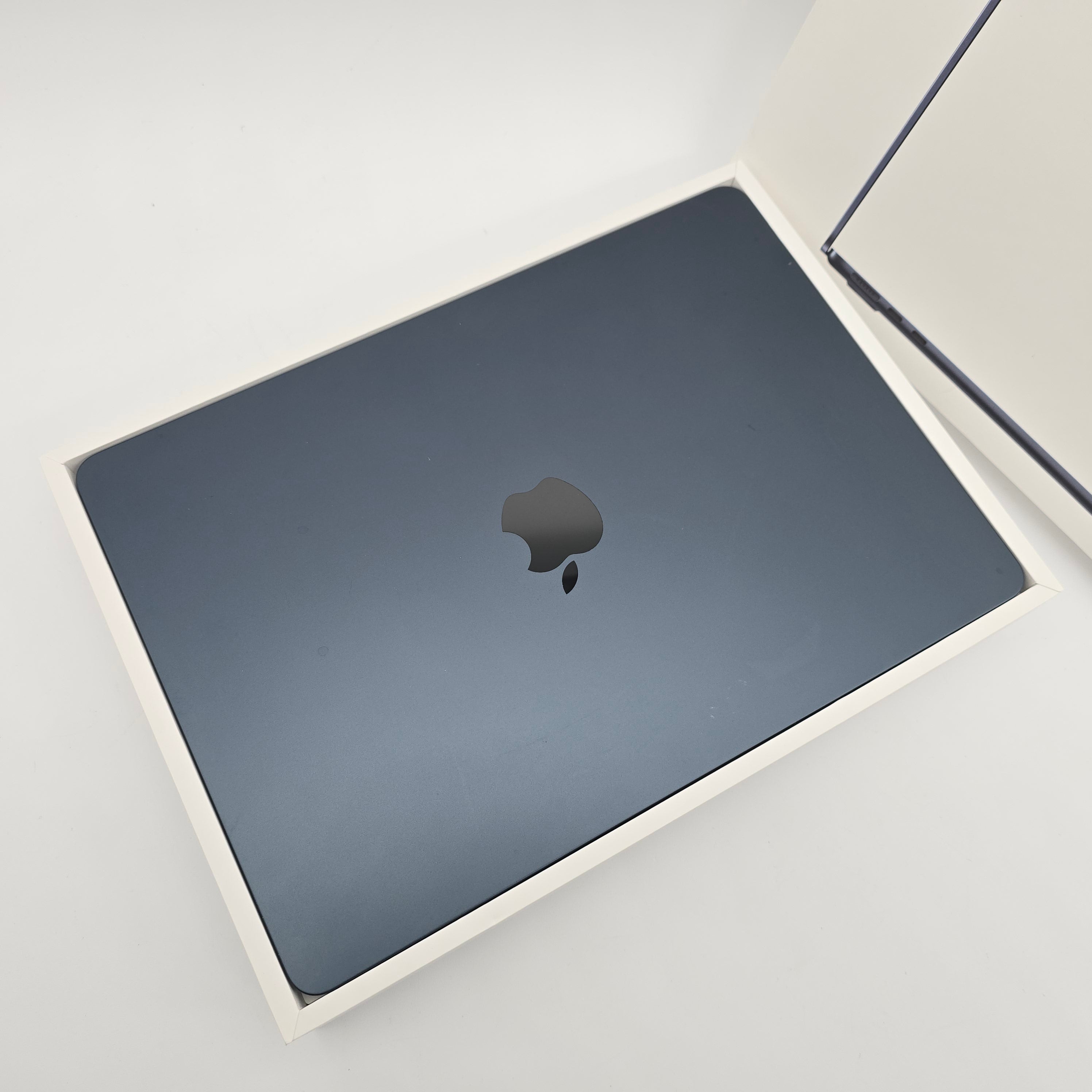 apple-macbook-air-m2-8gb-