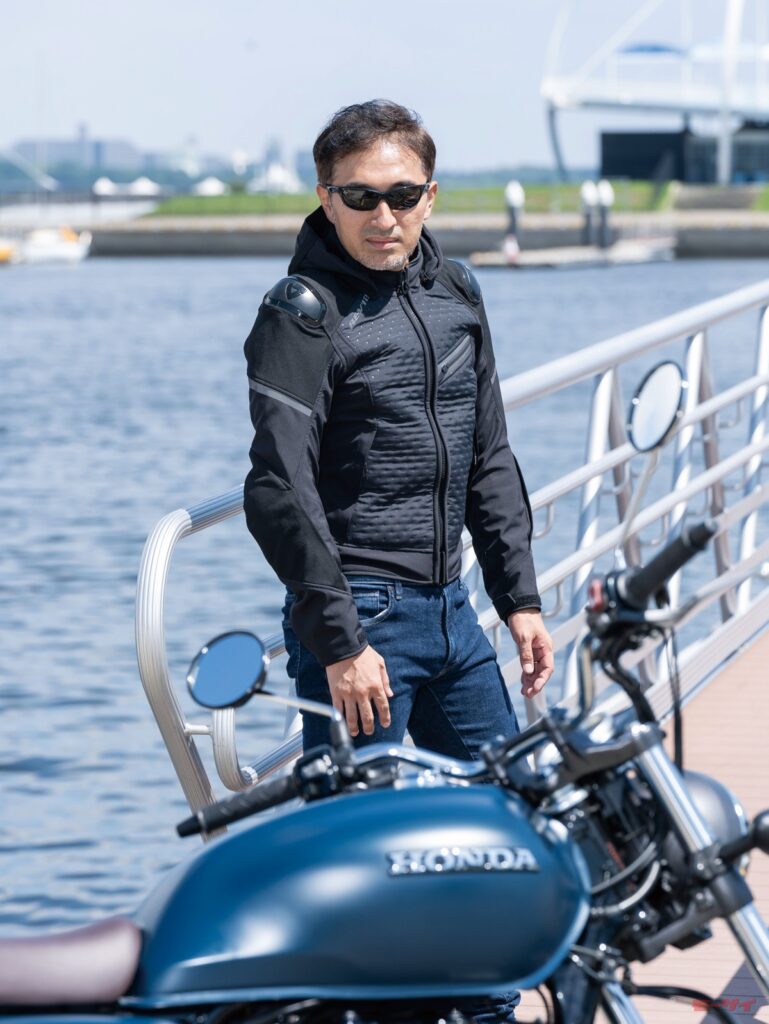 レブイット「イリジウム H2O ジャケット」はシンプル＆シックながら