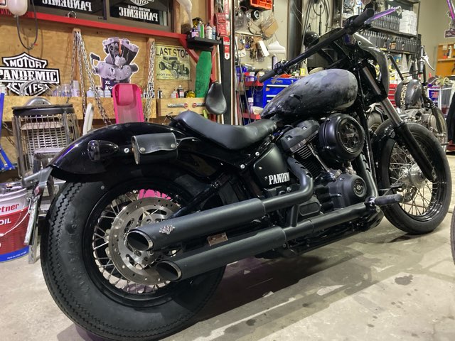 M8 ストリートボブ 前後タイヤ交換ファイヤーストーン ハンドル交換