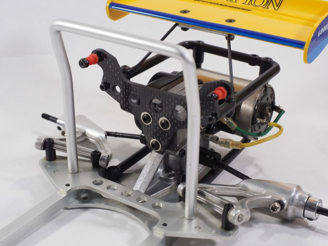 京商 スコーピオン2014にHGショック用カーボンショックステー