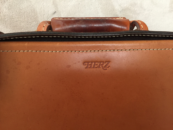 一目惚れしたヘルツのパイロットケースを購入して10年目のレビュー