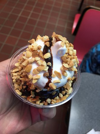 Hot fudge sundae with nuts - Picture of Dairy Queen Grill & Chill