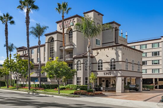 PEACOCK SUITES - Prices & Hotel Reviews (Anaheim, CA)