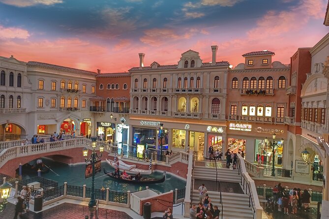 ラスベガス・ストリップ観光ガイド付きウォーキングツアー 2026