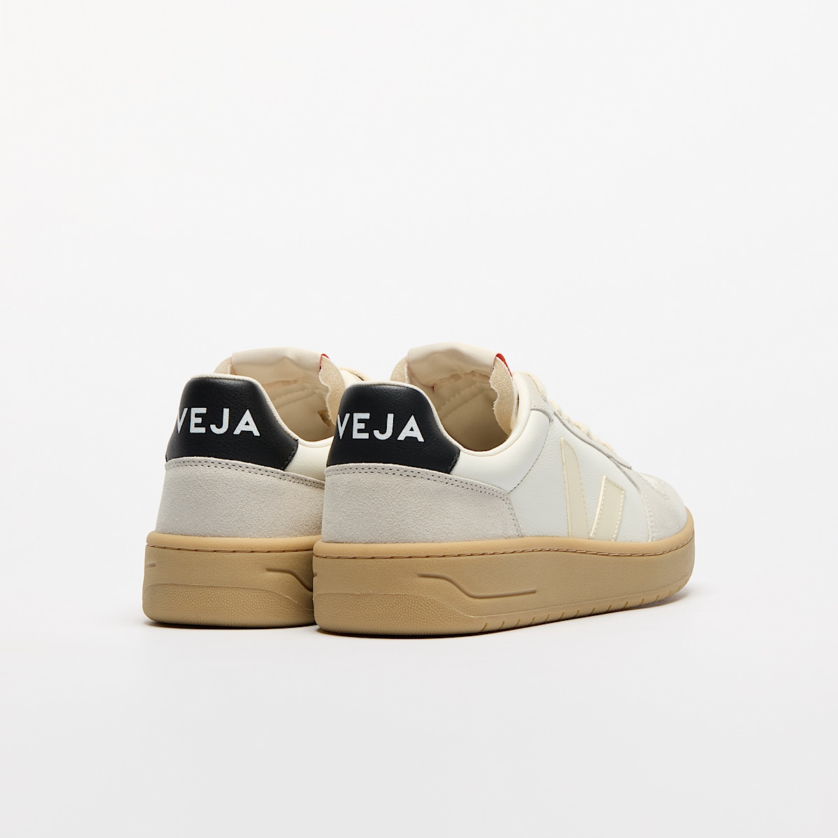 V-82 LEATHER PURE CALCAIRE BLACK | VEJA