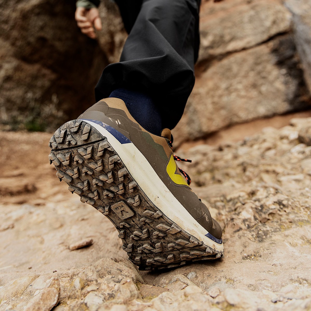 FITZ ROY TREK-SHELL VEJA X BUFF® TERRA LIQUOR | VEJA