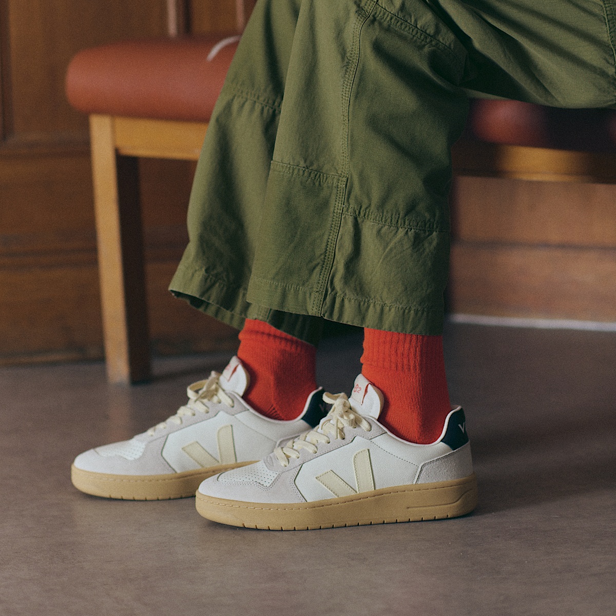 V-82 LEATHER PURE CALCAIRE BLACK | VEJA