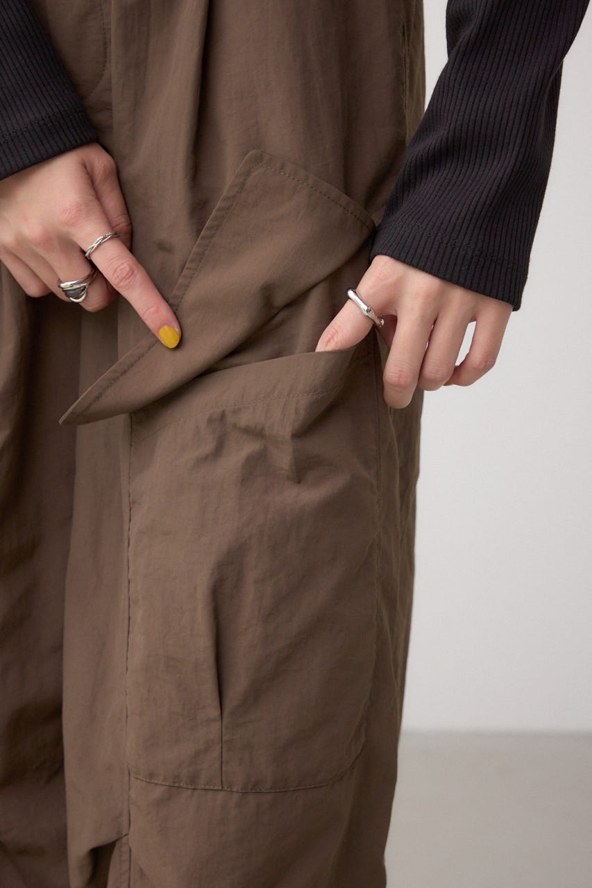 AZUL BY MOUSSY | 裾ドロストナイロンカーゴポケットパンツ (パンツ