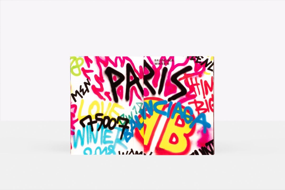 バレンシアガ、2018年ウィンターのショーを“記憶にとどめる”フォト