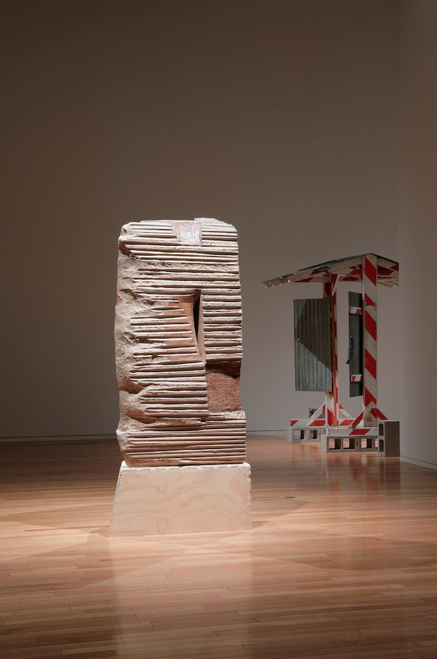 トム・サックスがD.I.Y.で表現した、茶の湯を取り巻く世界──「ティー