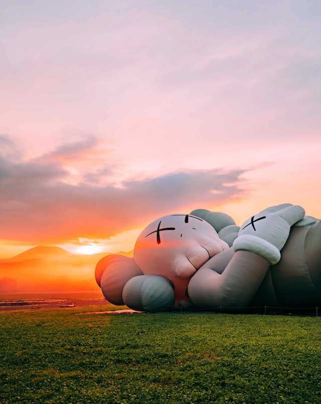世界を旅するKAWS の巨大アートプロジェクト《KAWS:HOLIDAY》。ついに