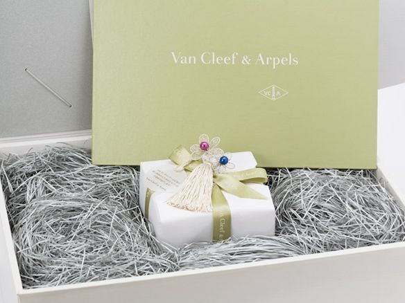 ヴァン クリーフ＆アーペルがオンライン限定のホワイトデーラッピング