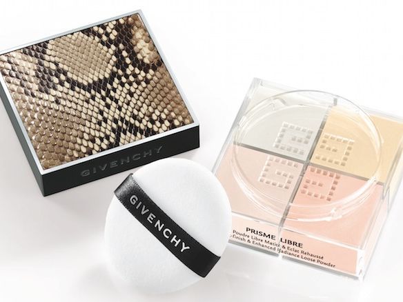 ジバンシイを代表するフェイスパウダーのパイソンレザーの限定品が