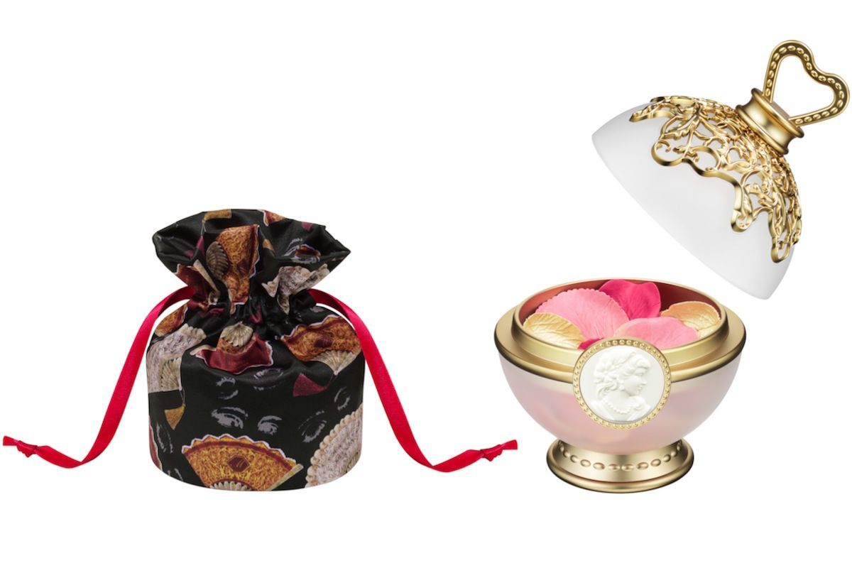 レ・メルヴェイユーズ ラデュレのゴールドの花びら入りの限定フェイス