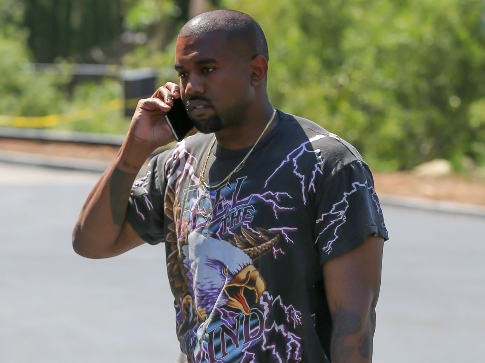 カニエ・ウェスト、ツイッターがアカウントを一時的に制限。 | Vogue Japan