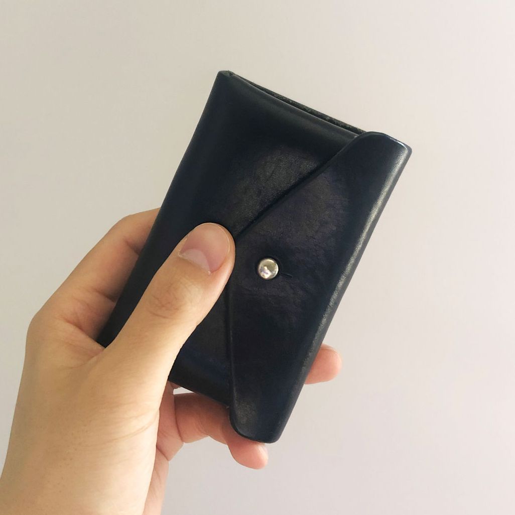 これから10年愛用したい、エンダースキーマのカードケース。【手のひら