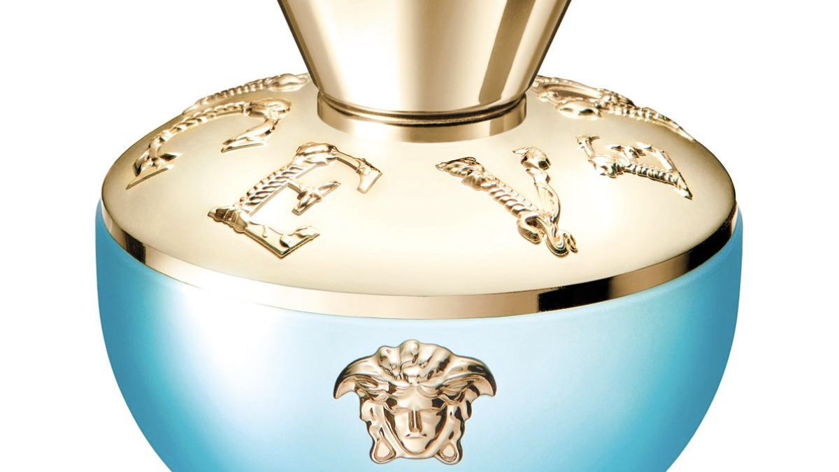 ヴェルサーチェに新作フレグランス「ディラン ターコイズ」が誕生