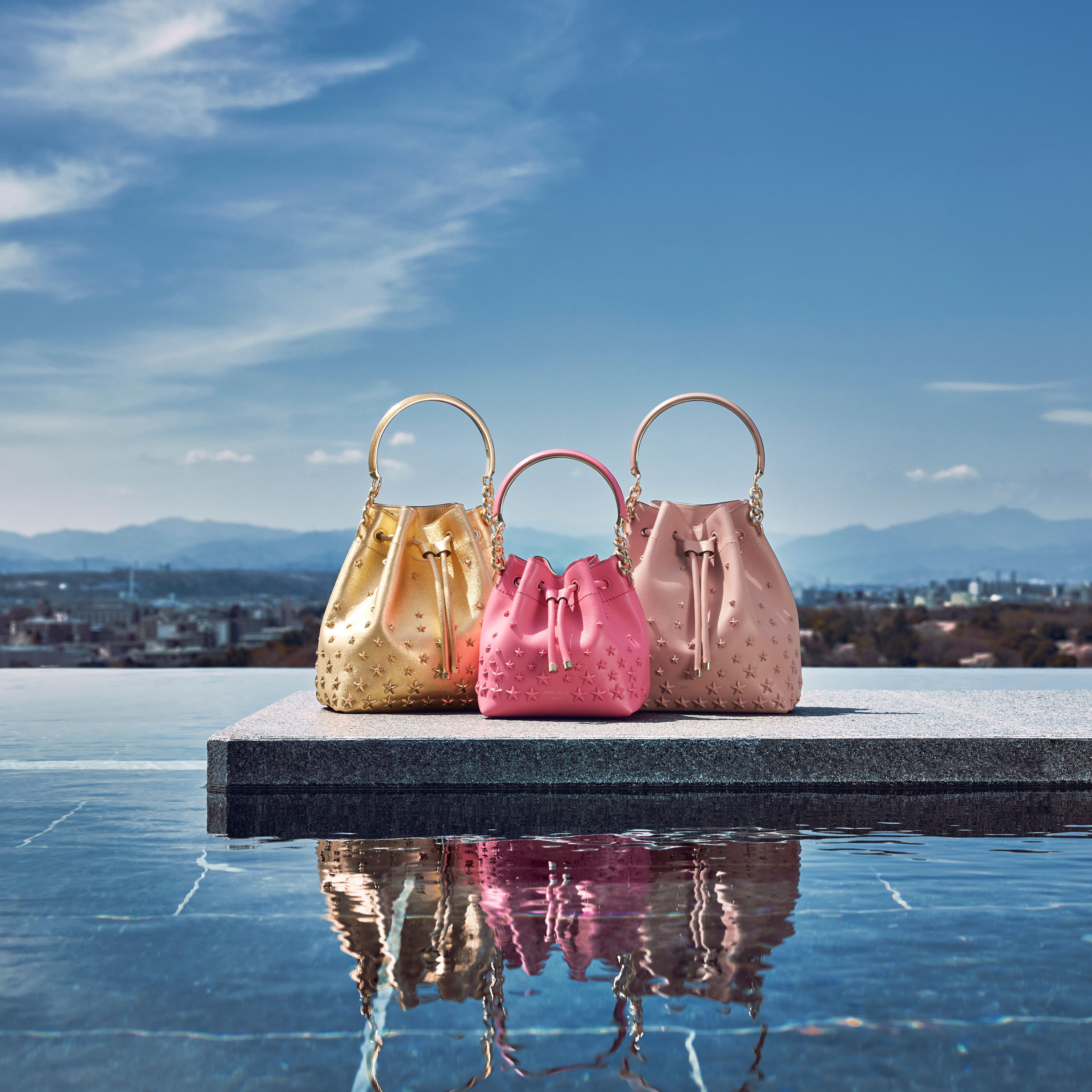 ジミー チュウから、アイコニックな2つのデザインを融合させた「BON