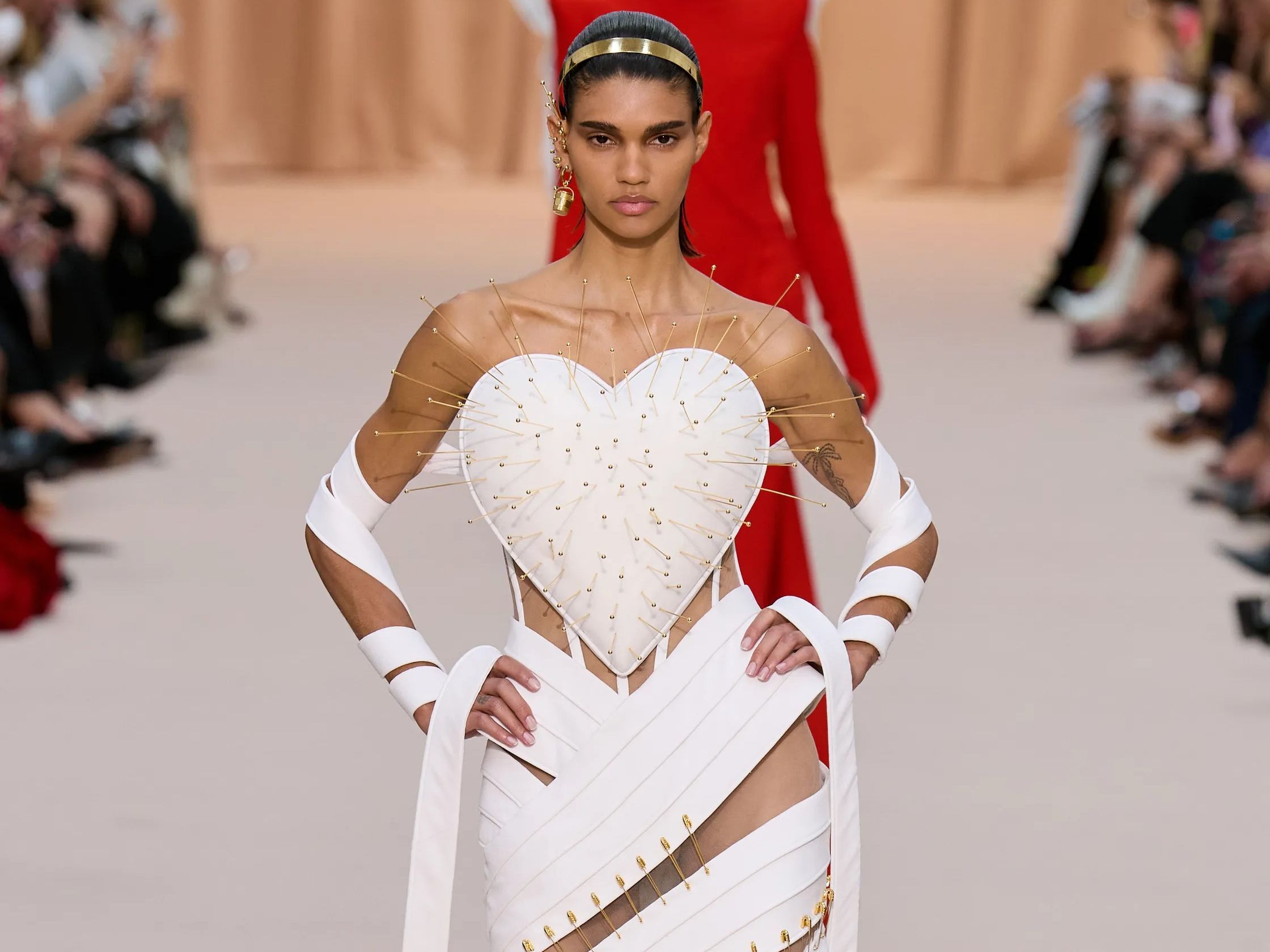 オリヴィエ・ルスタン×ジャンポール・ゴルチエ。メゾンの功績を讃えた