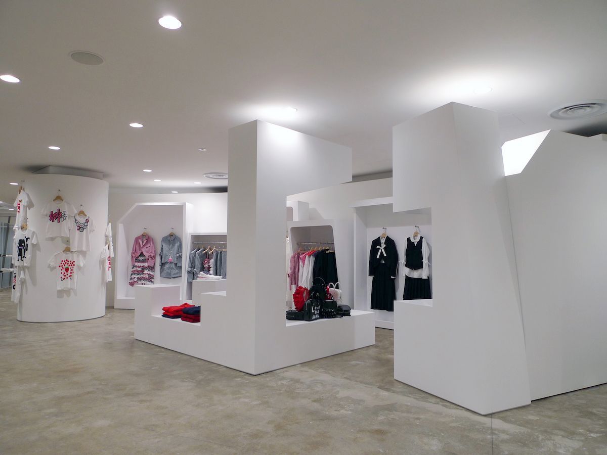 コム デ ギャルソン青山店が増床リニューアル。新作バッグが先行発売に