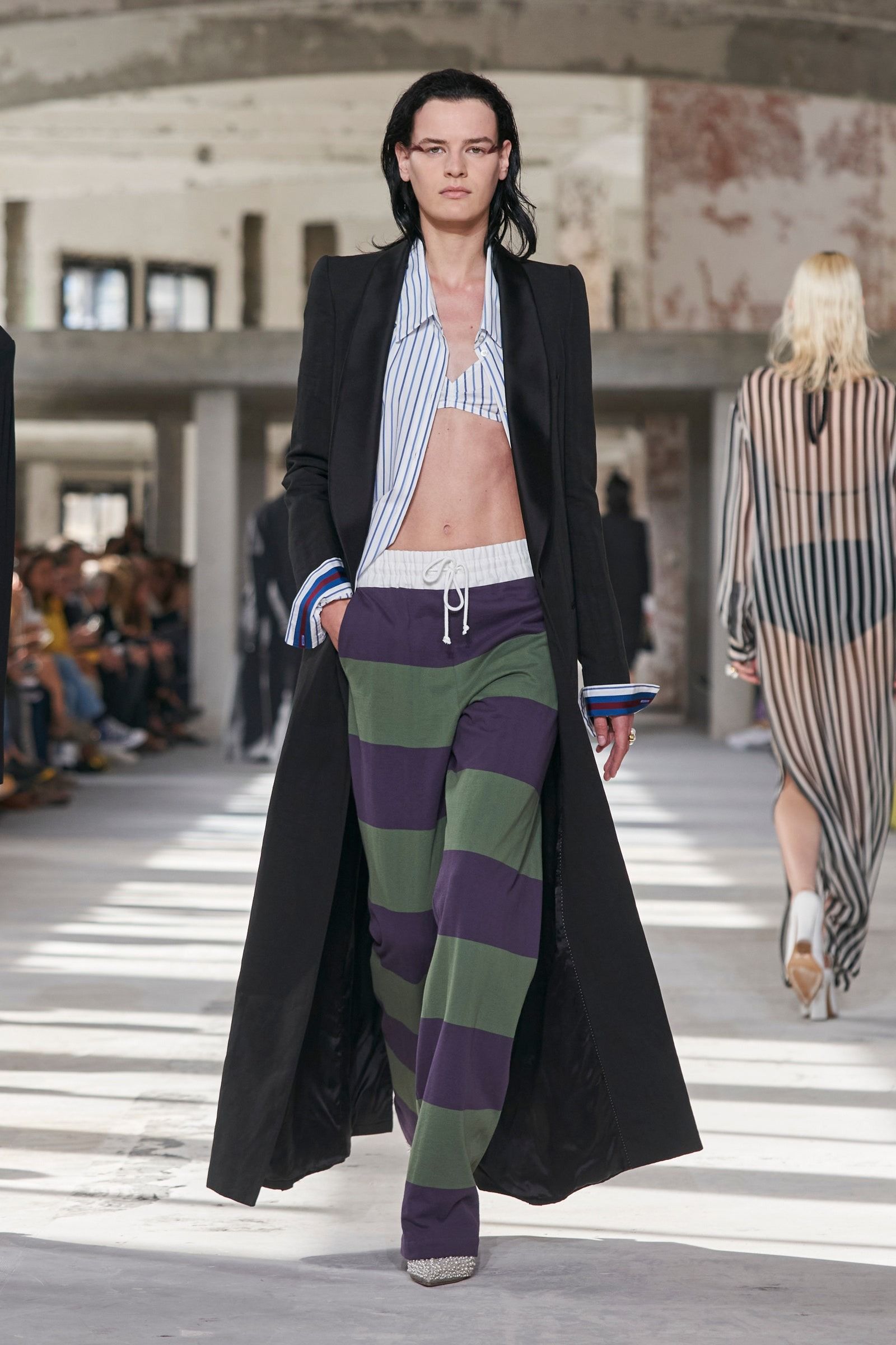 ドリス ヴァン ノッテン、デニムやラガーシャツなど日常着を特別で