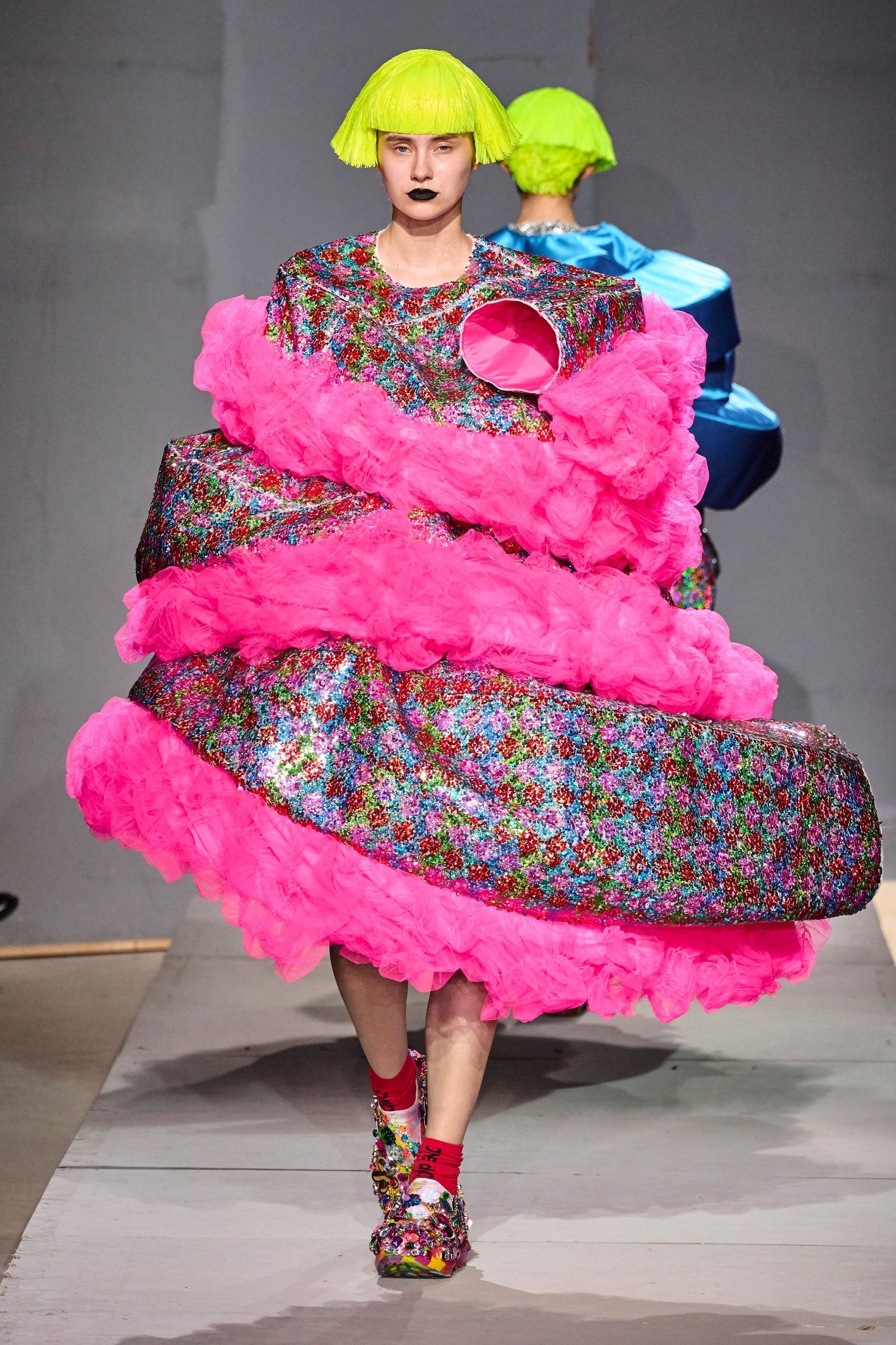 コム デ ギャルソン、川久保玲が19ルックに込めた明るく輝く未来【2024