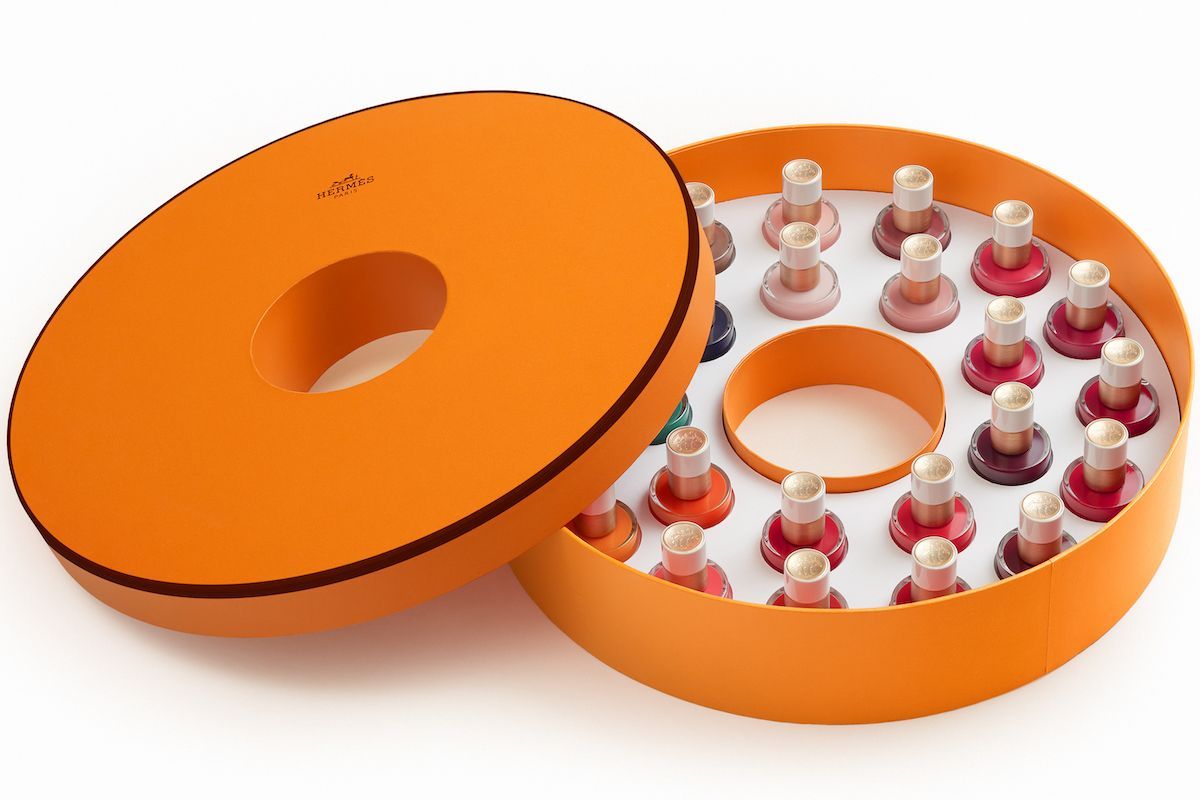 エルメスからネイル24色セットと香水のラグジュアリーなホリデー限定