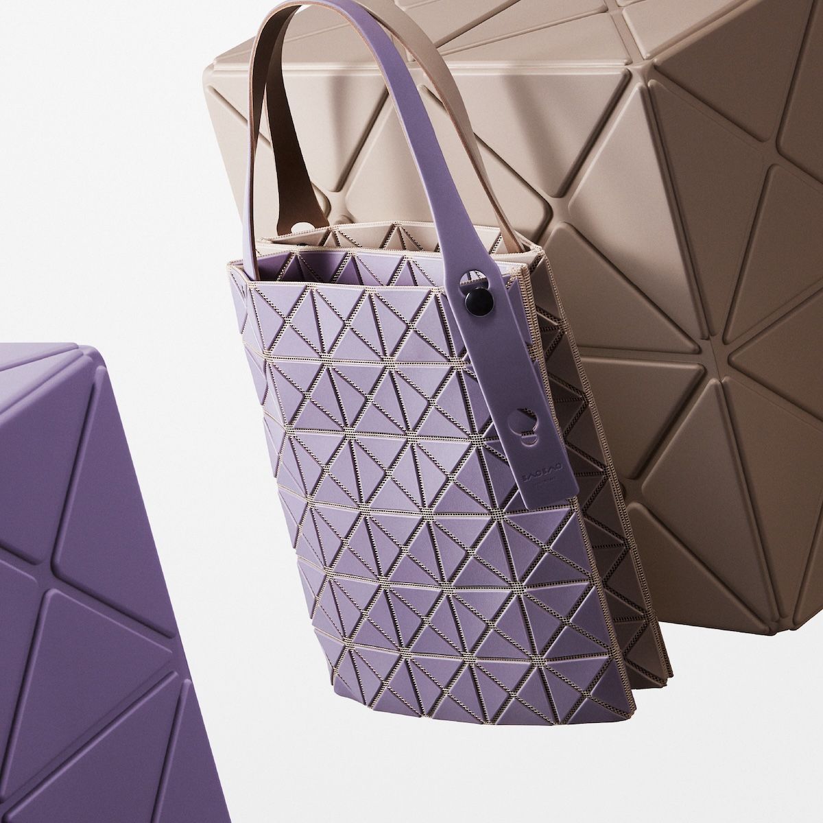 バオ バオ イッセイ ミヤケの新作バッグは、キャッチーなバイカラーの