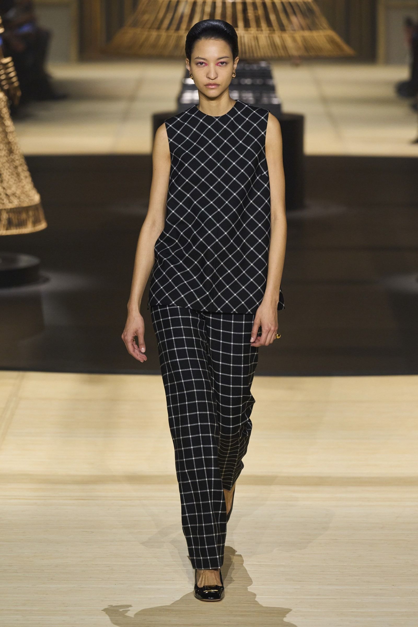 ディオール、60年代に誕生した既製服「ミス ディオール」にオマージュ