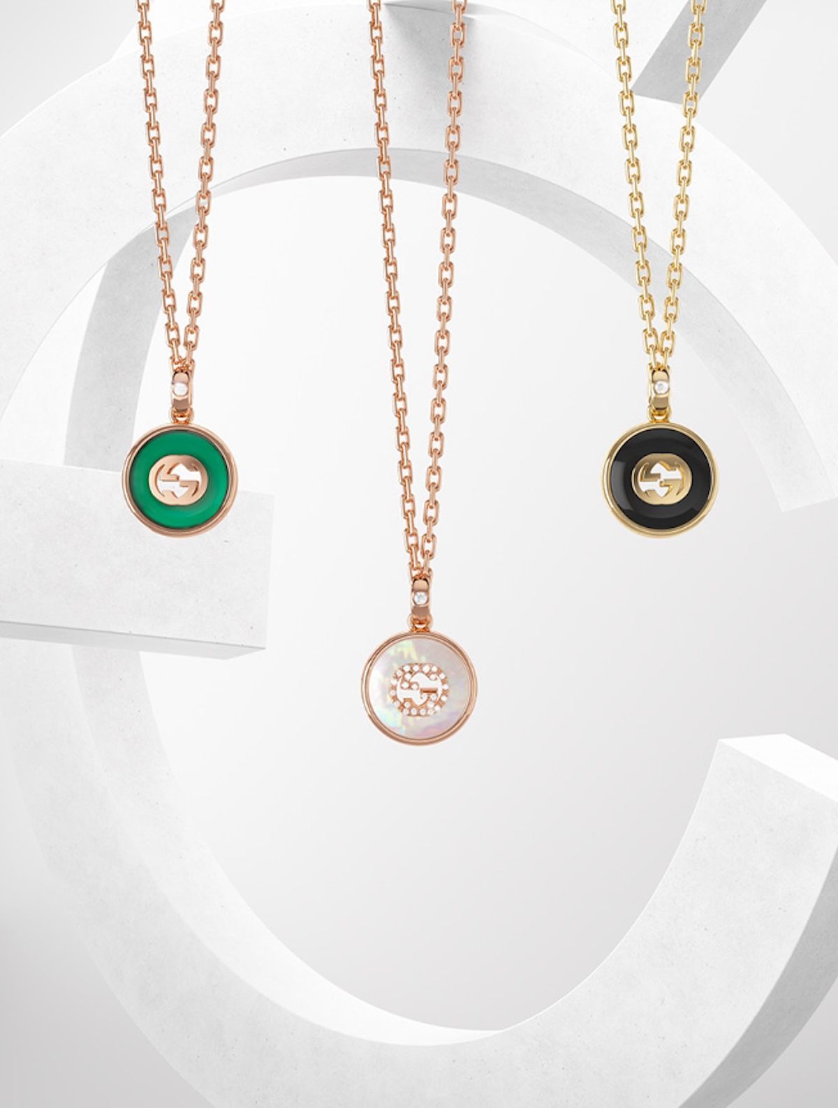 グッチ「グッチ インターロッキング」の新作ジュエリー。鮮やかな