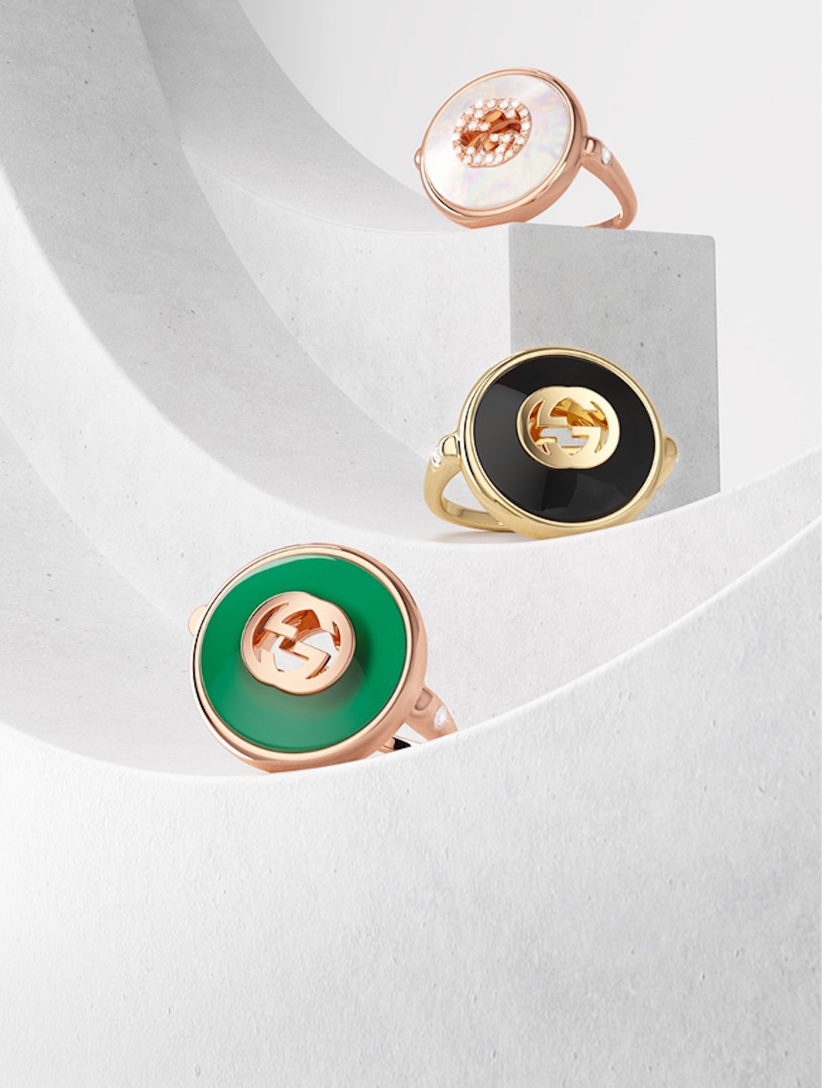 グッチ「グッチ インターロッキング」の新作ジュエリー。鮮やかな