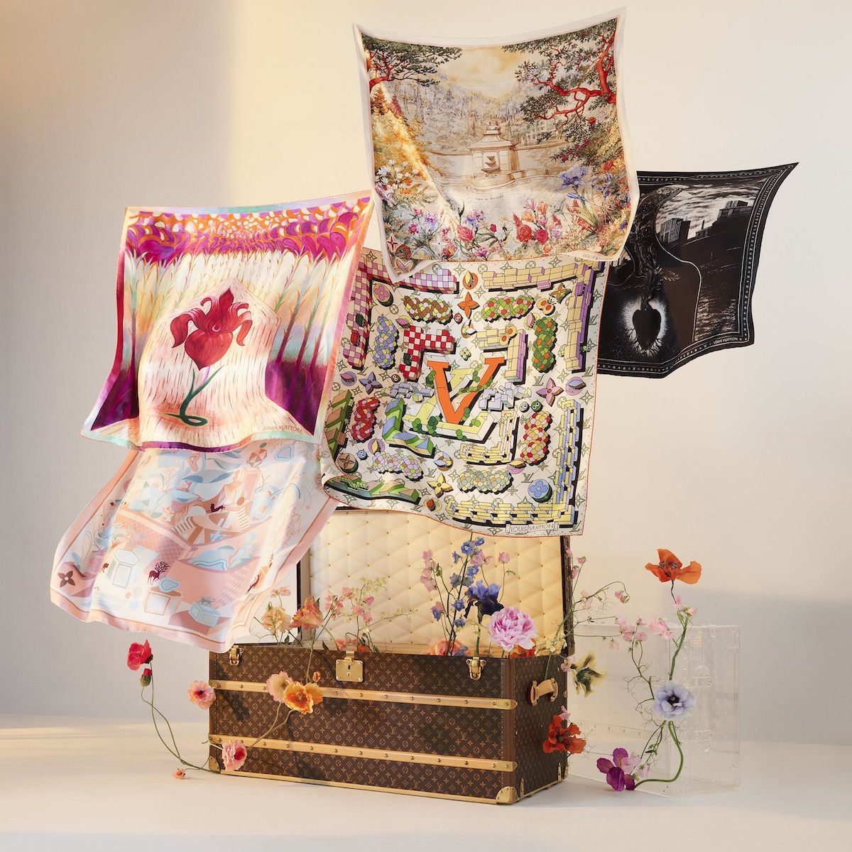 ルイ・ヴィトン、新作｢LV アート・シルク スクエア｣を発表。5人の著名