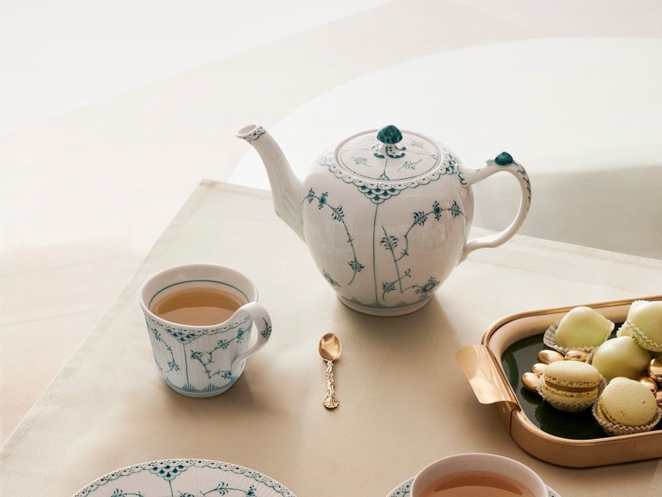 ロイヤル コペンハーゲンに新色「エメラルドグリーン」が登場。伝統の