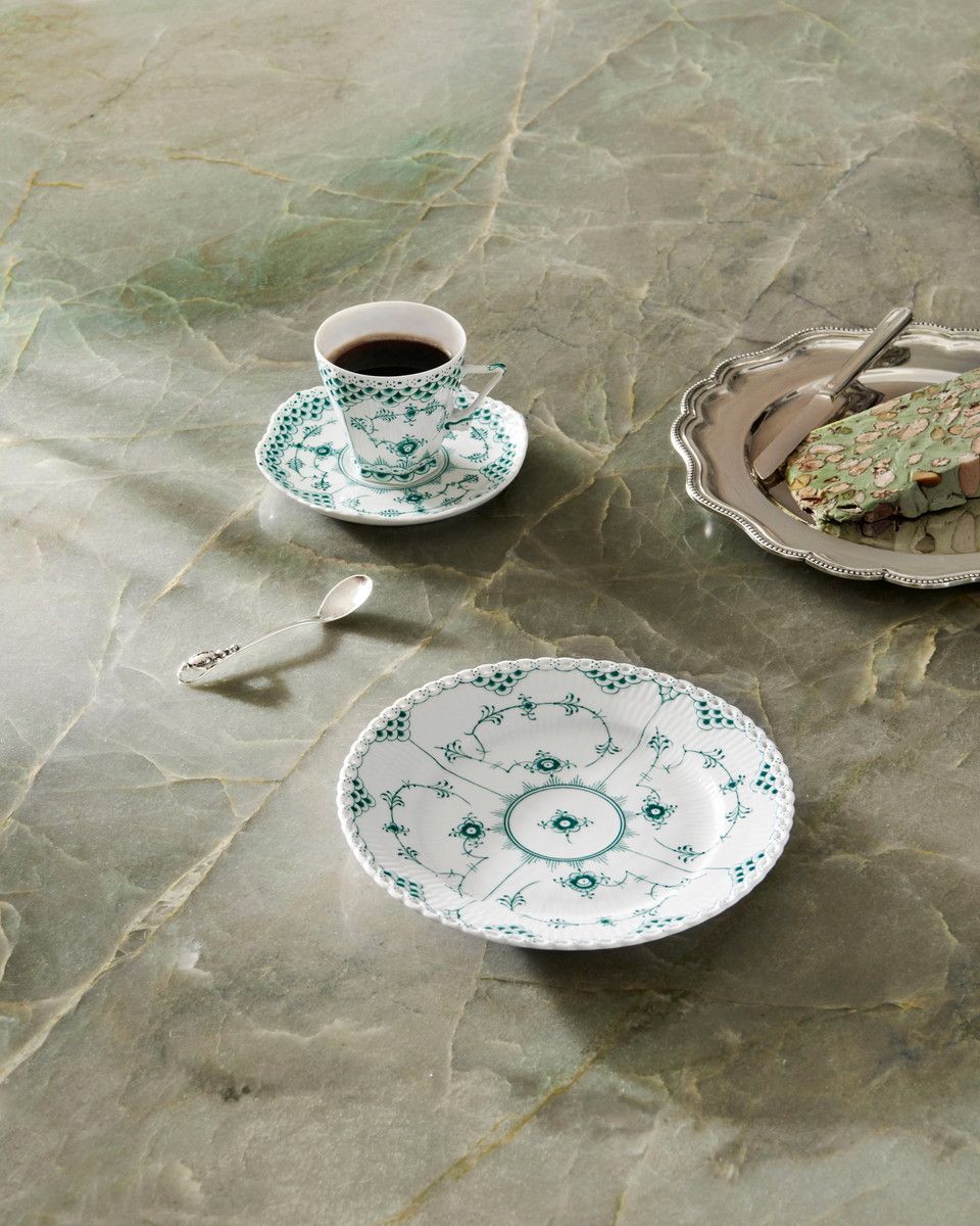 ロイヤル コペンハーゲンに新色「エメラルドグリーン」が登場。伝統の