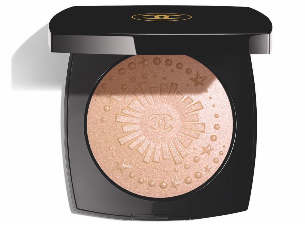 幻想的なルックを叶えるシャネルのホリデー限定メイクアップ