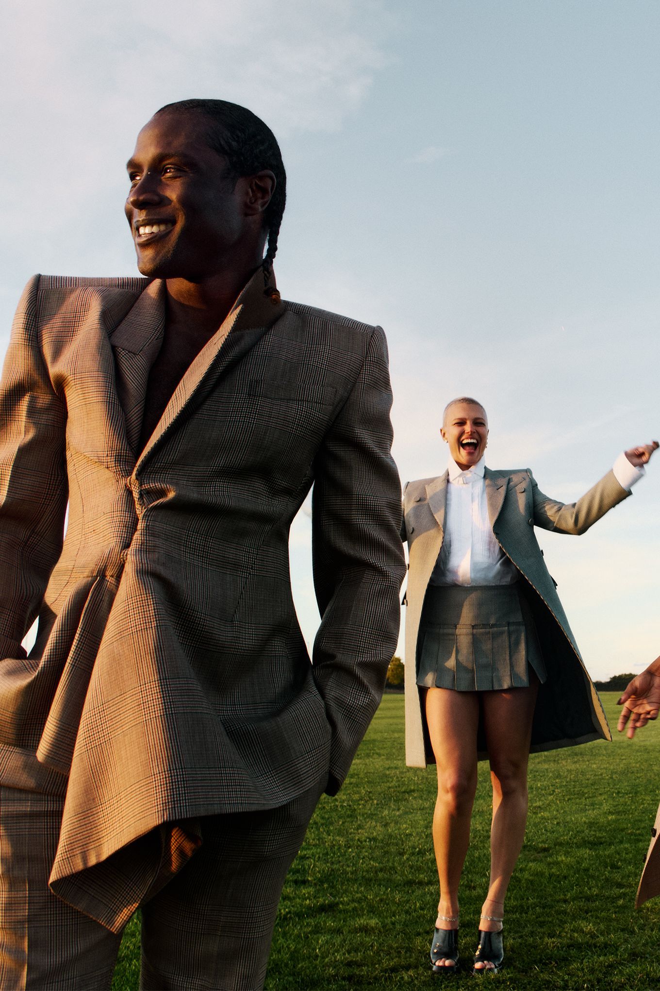 ショーン・マクギアーの果敢なる挑戦──「マックイーンを纏うというの