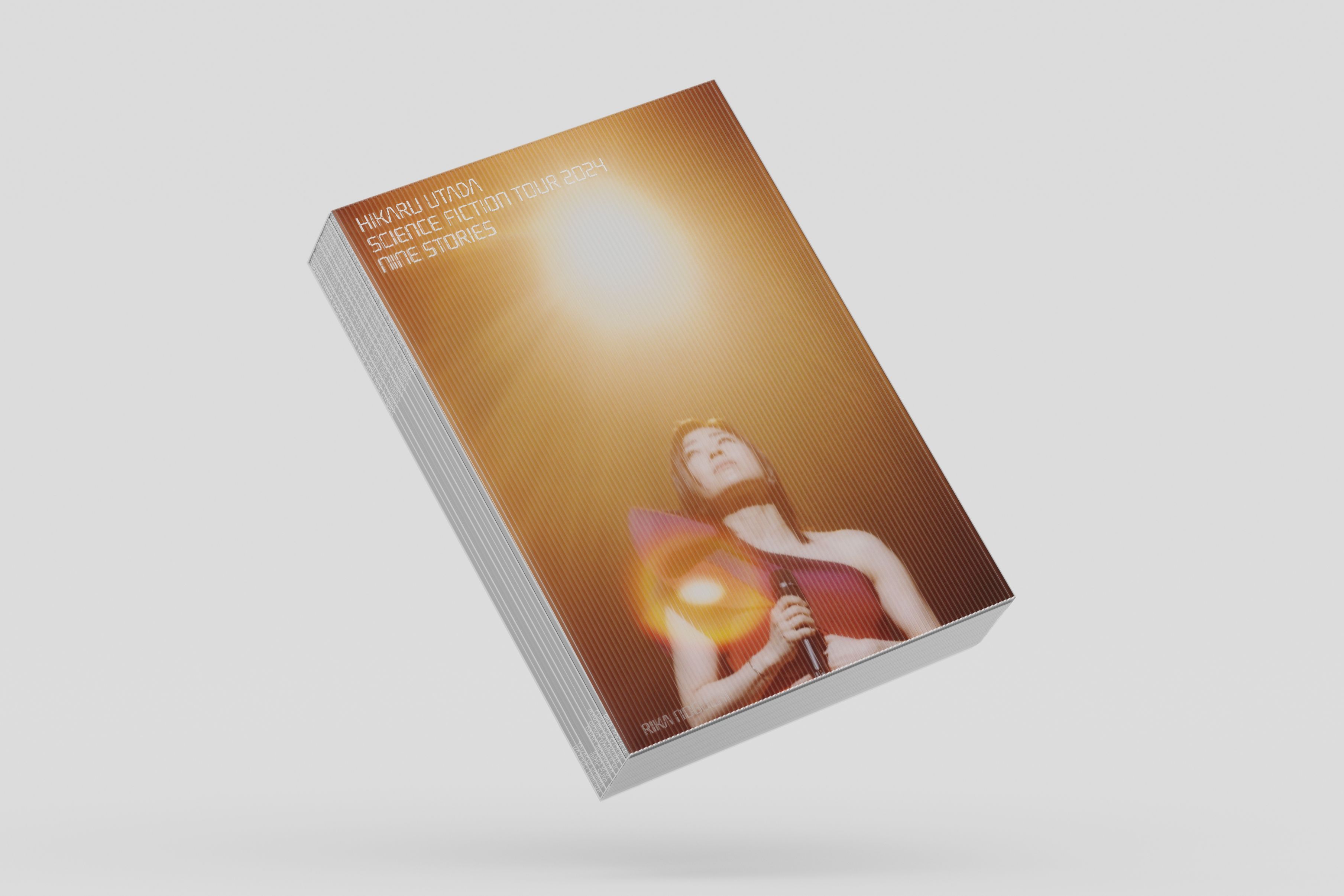 宇多田ヒカルの姿を9人の作家が捉えた写真集。『HIKARU UTADA SCIENCE