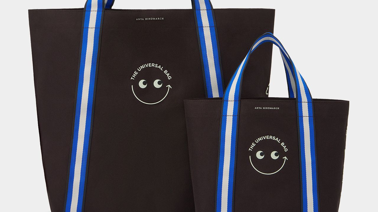 アニヤ・ハインドマーチが「ユニバーサルバッグ」独自バージョンを発売